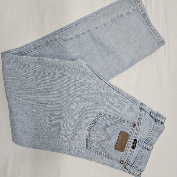 Wrangler Jeans Men's Size 36x32 Light Wash Blue - Picture 2 of 8